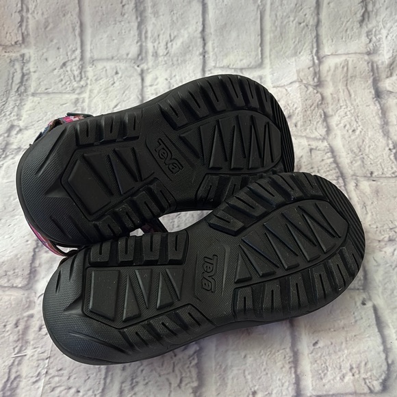 🔵”NWOT” Teva Pink & Black XLT2 Adjustable Strap Sandals - Picture 3 of 9